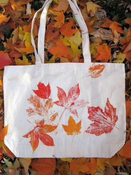 Осенние листья на сумке
