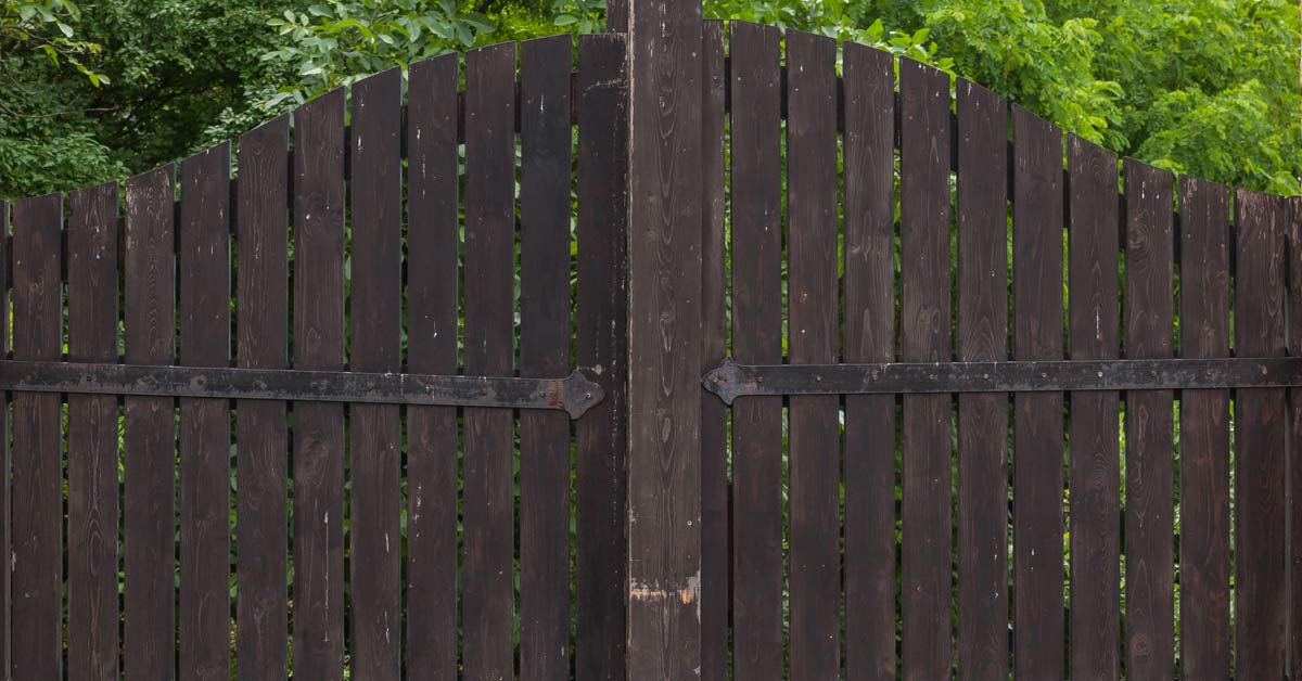 Деревянный забор-дверь-2