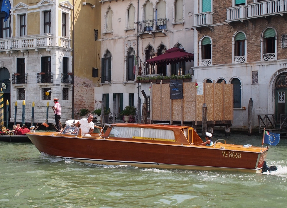 Водное такси и круизы в Венеции