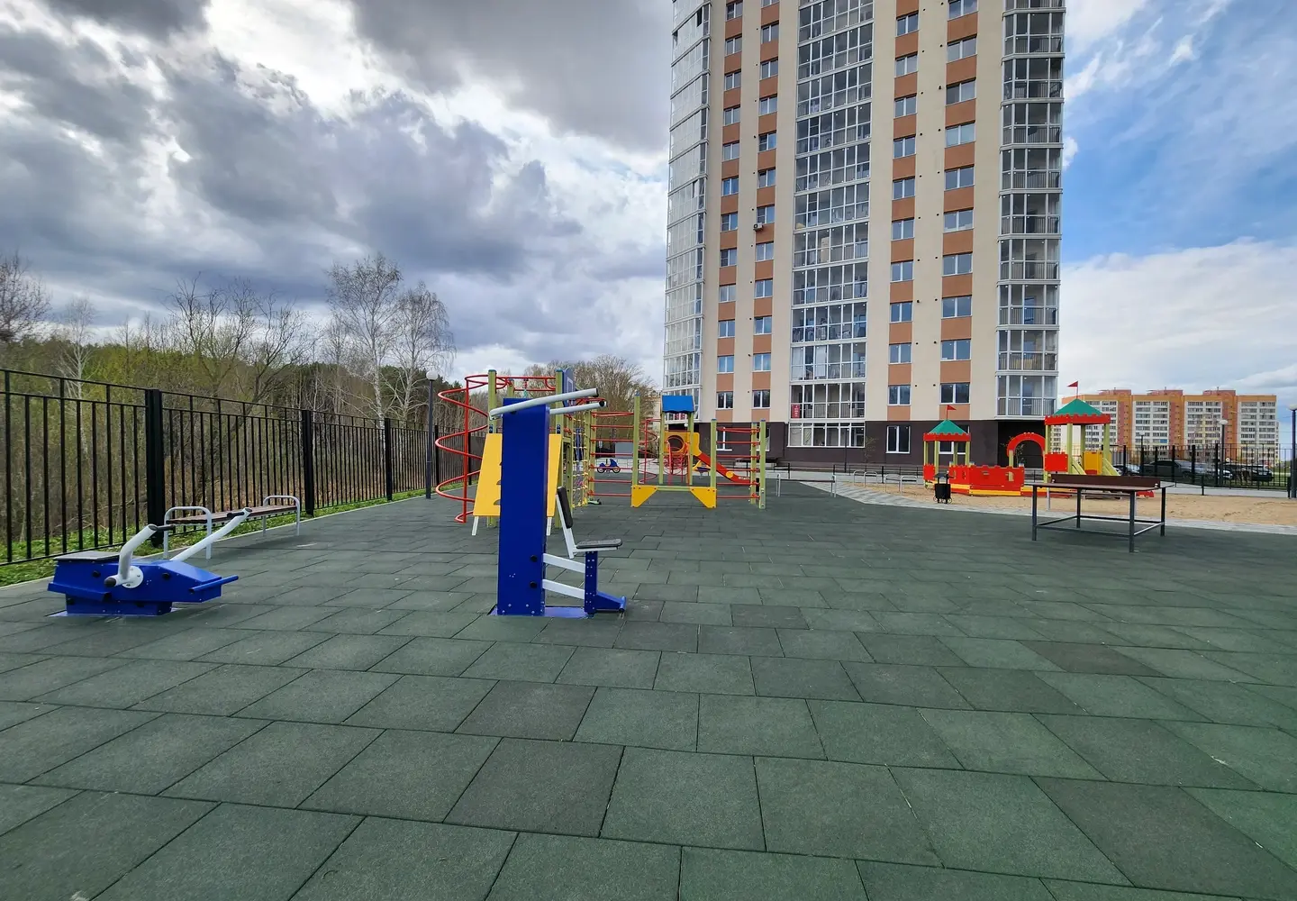 Горизонты Левобережья: Как мы искали тишину среди пульса мегаполиса и нашли свой причал 1 Горизонты Левобережья: Как мы искали тишину среди пульса мегаполиса и нашли свой причал