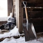 Выбор лопаты для эффективной уборки снега